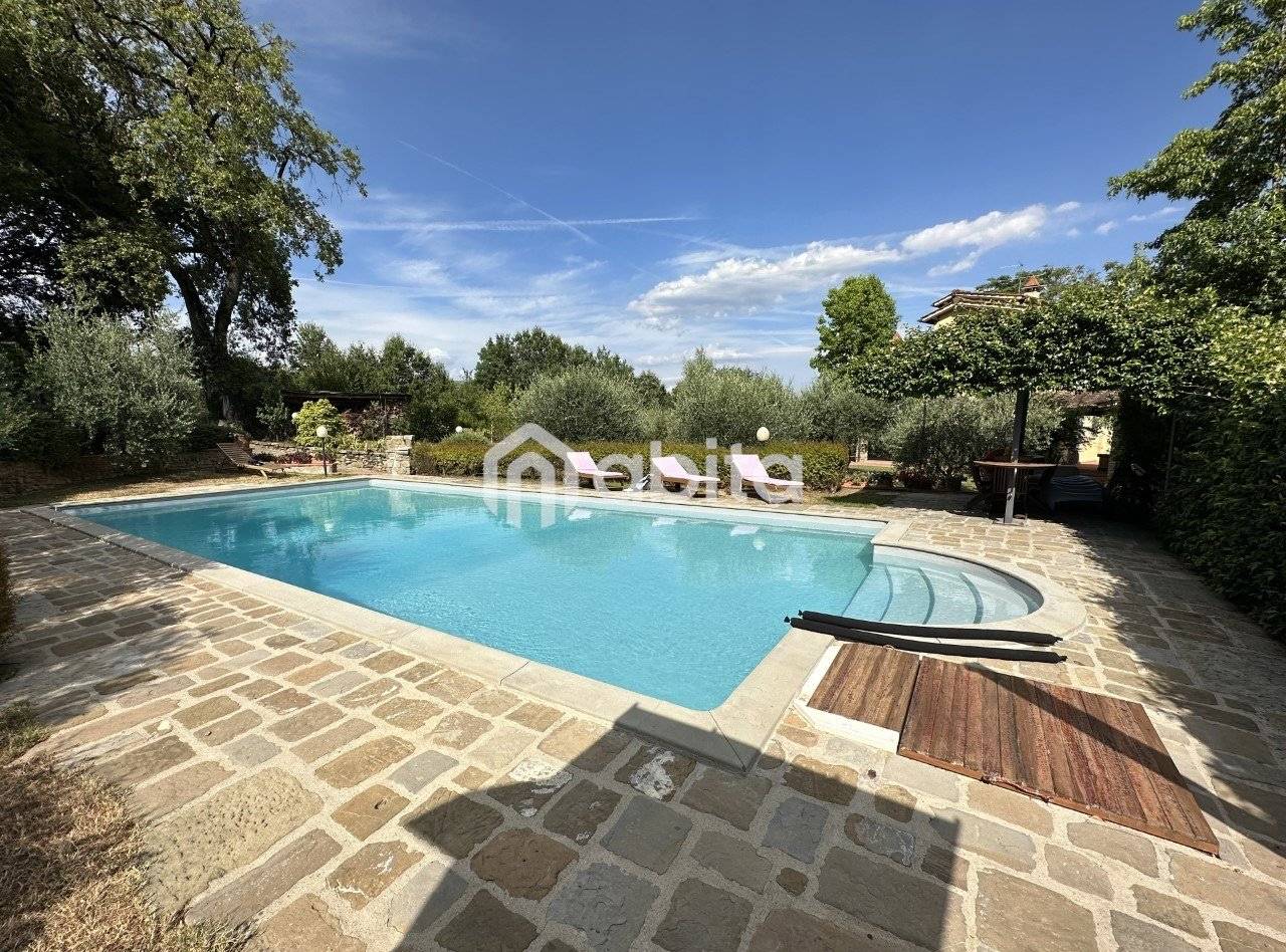 4 bedrooms Villa in Montevarchi, Italy No. 81372