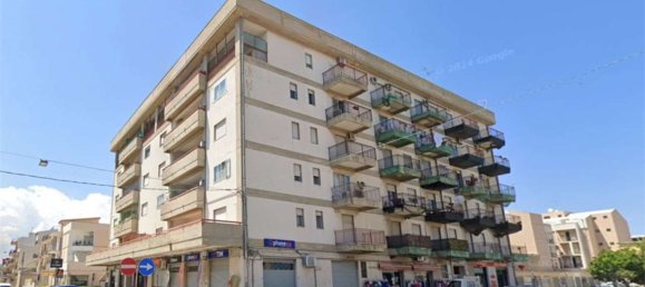 5 rooms Apartment in Floridia, Italy No. 43259 4