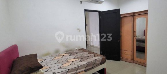 4 bedrooms House in Grogol Petamburan, Indonesia No. 1750 17