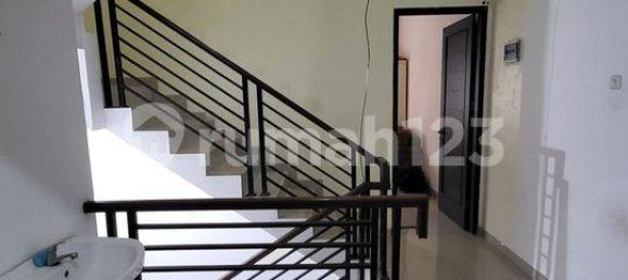 4 bedrooms House in Grogol Petamburan, Indonesia No. 1750 18