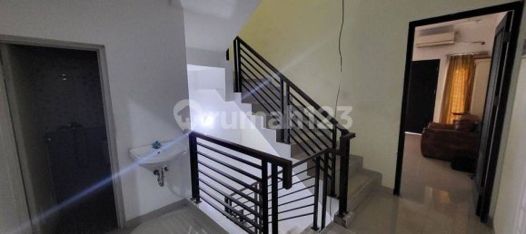 4 bedrooms House in Grogol Petamburan, Indonesia No. 1750 20