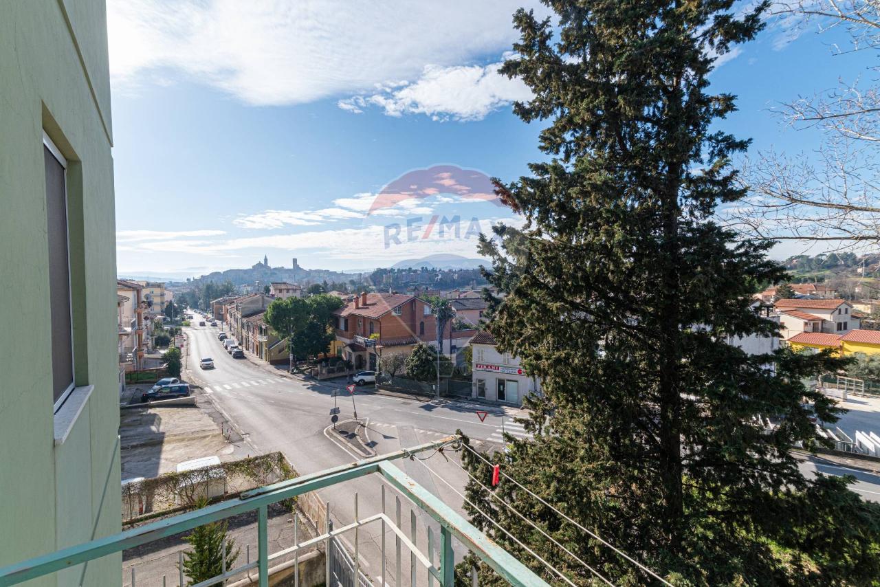 5 rooms Apartment in Jesi, Italy No. 2466