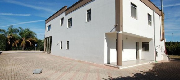Склад 485м² в Бриндизи, Италия № 369897 2