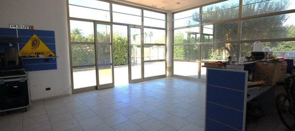 Склад 485м² в Бриндизи, Италия № 369897 6