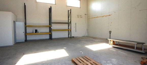 Склад 485м² в Бриндизи, Италия № 369897 9