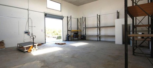 Склад 485м² в Бриндизи, Италия № 369897 8