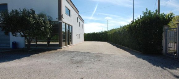 Склад 485м² в Бриндизи, Италия № 369897 23