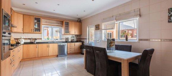 4 bedrooms House in Luz, Portugal No. 104990 10