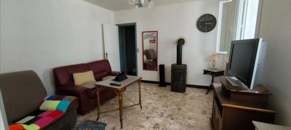 3 bedrooms House in Louviers, France No. 357150 4