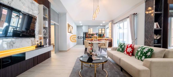 220m² House in Pattaya, Thailand No. 26438 2