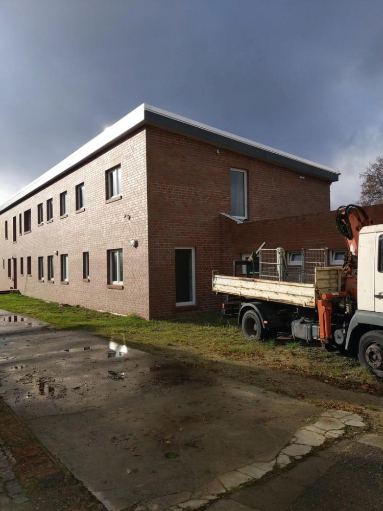 7 rooms Building in Steinburg, Germany No. 224901