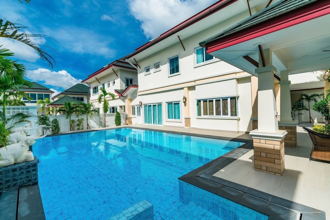 3 bedrooms Villa in Pattaya, Thailand No. 26429