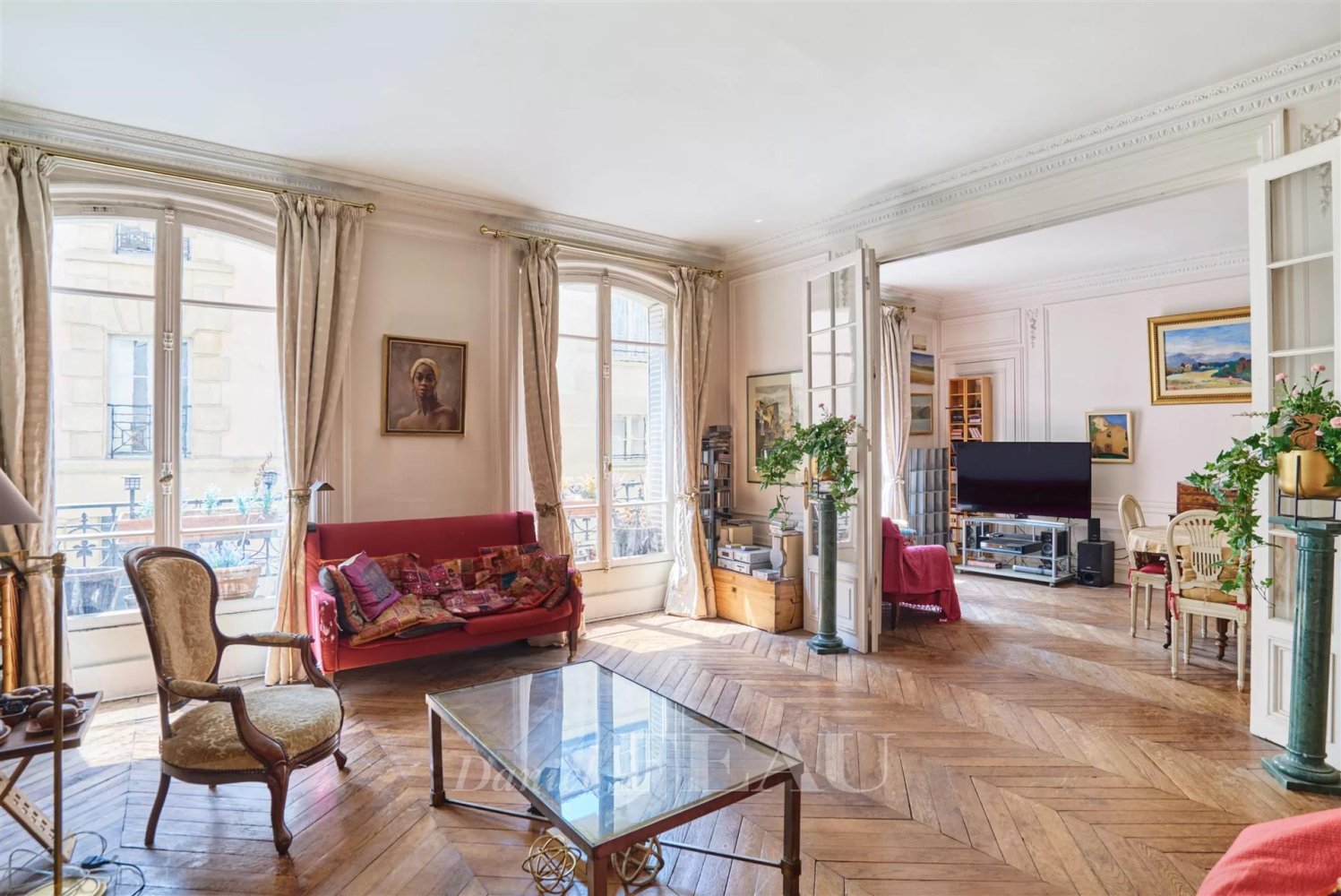 4 bedrooms Apartment in Paris, France No. 360776