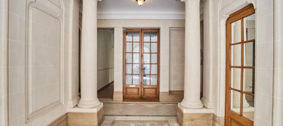 4 bedrooms Apartment in Paris, France No. 360776 11