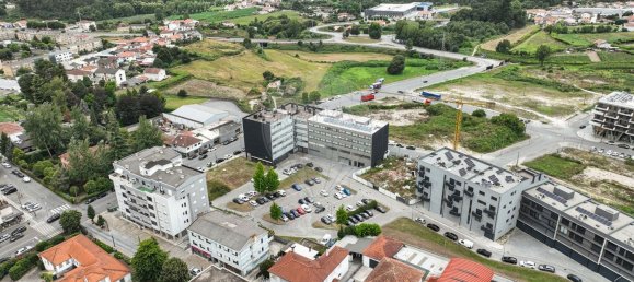 Propriété commerciale à Felgueiras, Portugal 196m² No. 59592 13