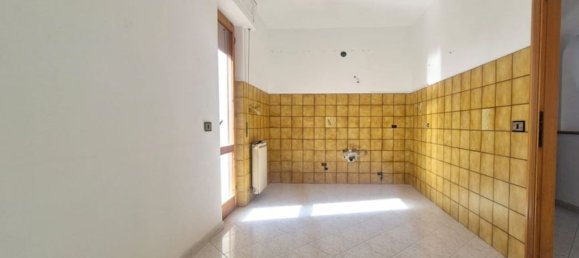 8 rooms Apartment in Penne, Italy No. 35017 9