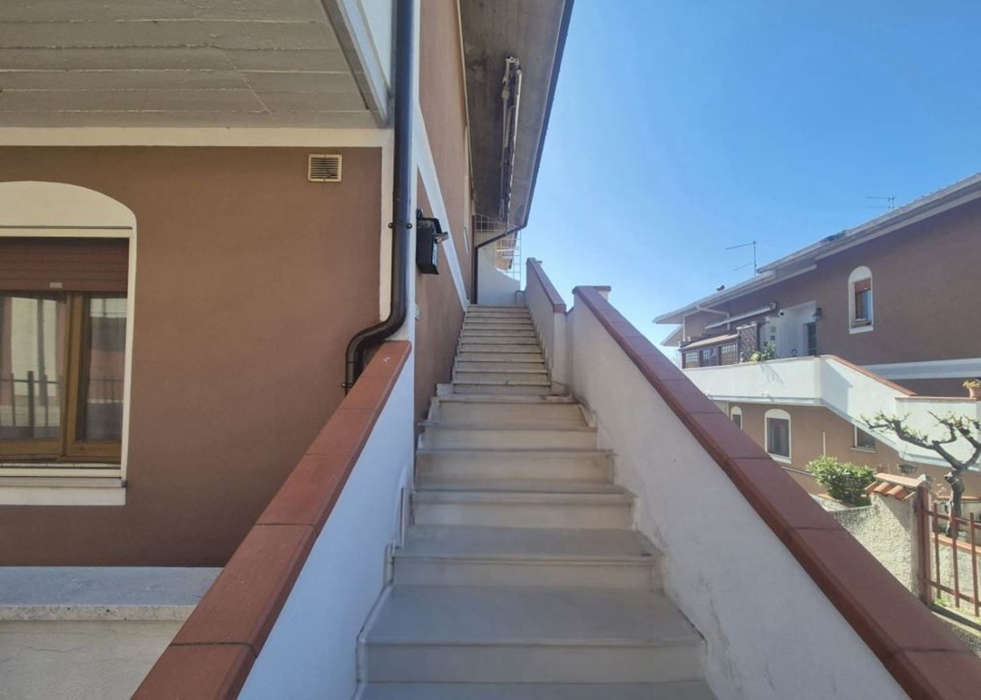 8 rooms Apartment in Penne, Italy No. 35017
