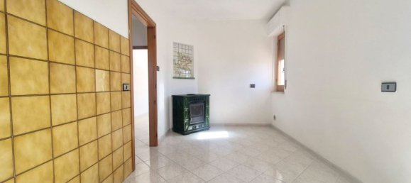 8 rooms Apartment in Penne, Italy No. 35017 10