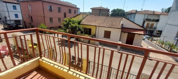 4 bedrooms Apartment in Imola, Italy No. 334811 2
