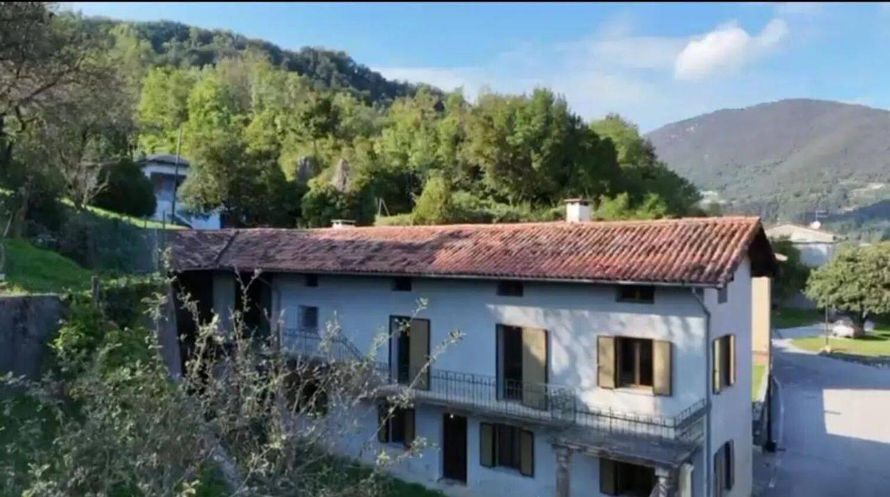 Villa de 5 habitaciónes en Pordenone, Italy No. 34766