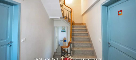 10 rooms House in Arezzo, Italy No. 85324 26
