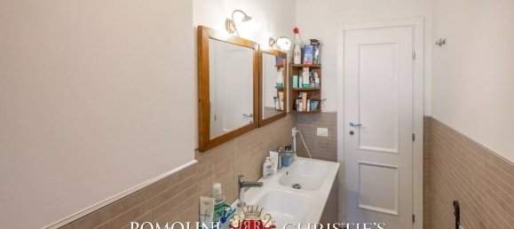 10 rooms House in Arezzo, Italy No. 85324 32