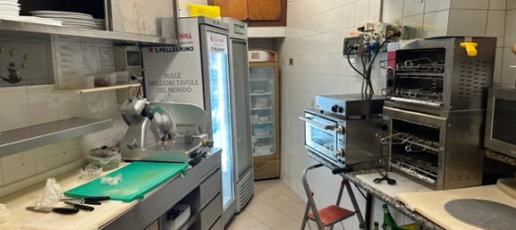 130m² Commercial property in Usmate Velate, Italy No. 64902 23