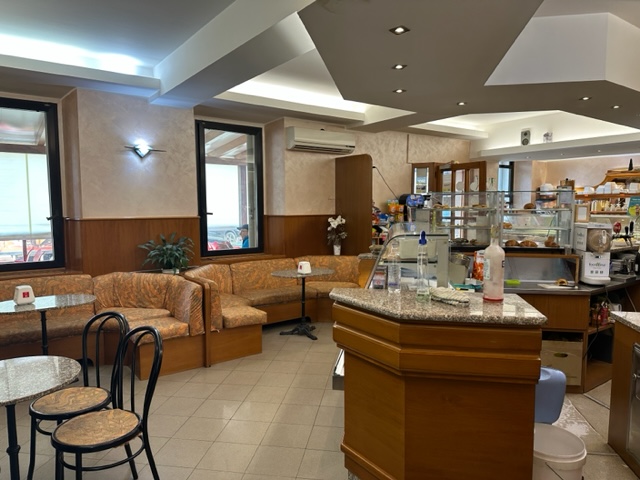 130m² Commercial property in Usmate Velate, Italy No. 64902