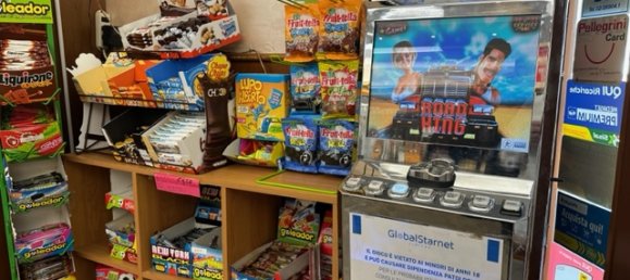 130m² Commercial property in Usmate Velate, Italy No. 64902 10