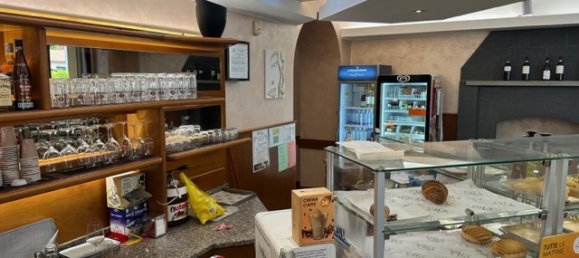 130m² Commercial property in Usmate Velate, Italy No. 64902 7