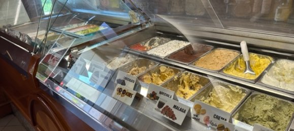 130m² Commercial property in Usmate Velate, Italy No. 64902 11