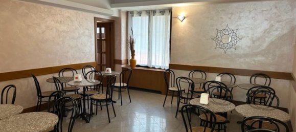 130m² Commercial property in Usmate Velate, Italy No. 64902 9