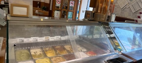 130m² Commercial property in Usmate Velate, Italy No. 64902 6