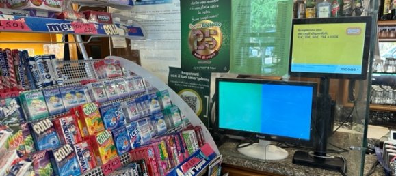 130m² Commercial property in Usmate Velate, Italy No. 64902 12