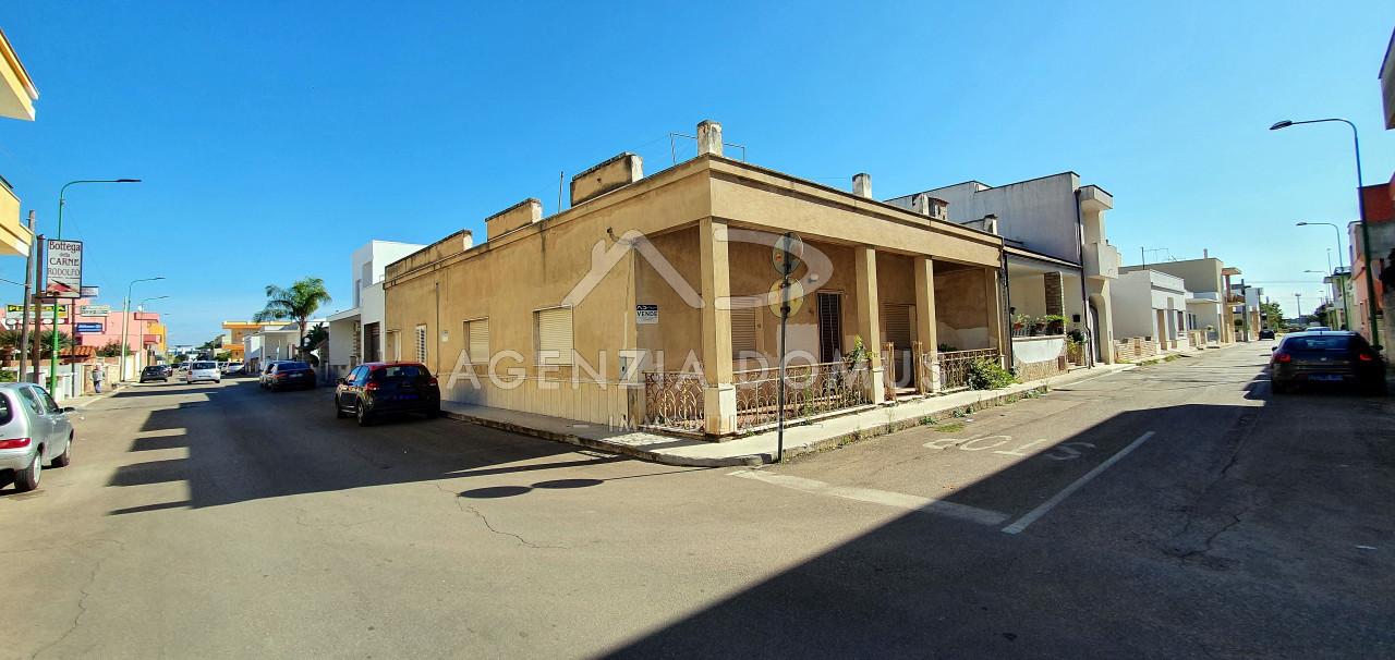 Casa de 5 divisões em Racale, Italy N.º 136042