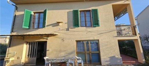 6 rooms House in Empoli, Italy No. 30304 2