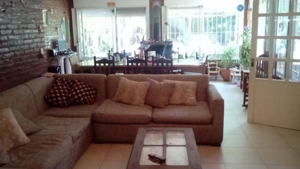 Casa de 3 dormitorios en Pilar, Argentina No. 99166