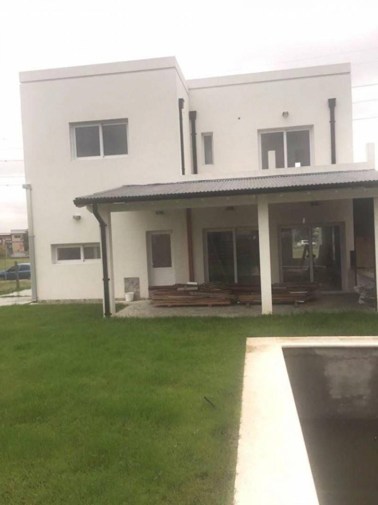 3 bedrooms House in Tigre, Argentina No. 4635