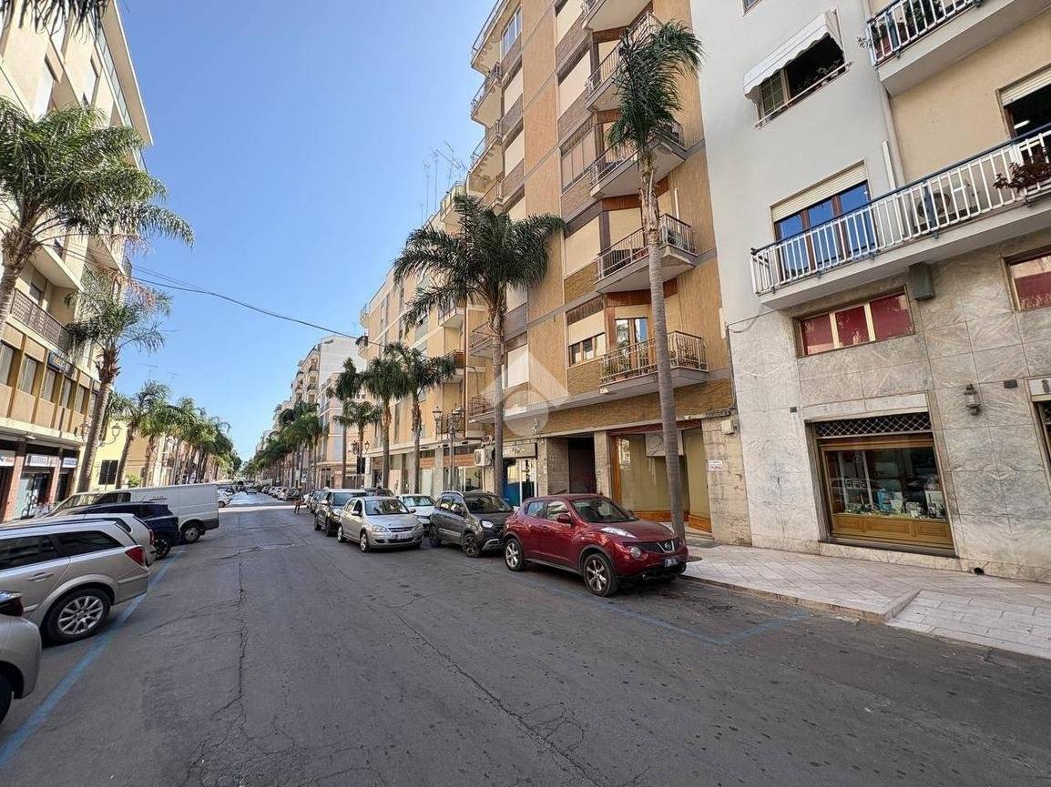 Propriété commerciale à Brindisi, Italy 200m² No. 343065