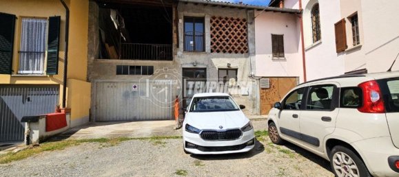 5 bedrooms House in Capiago Intimiano, Italy No. 373757 3