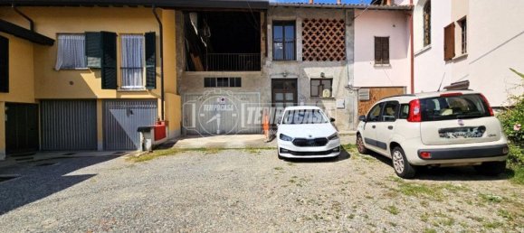 5 bedrooms House in Capiago Intimiano, Italy No. 373757 2