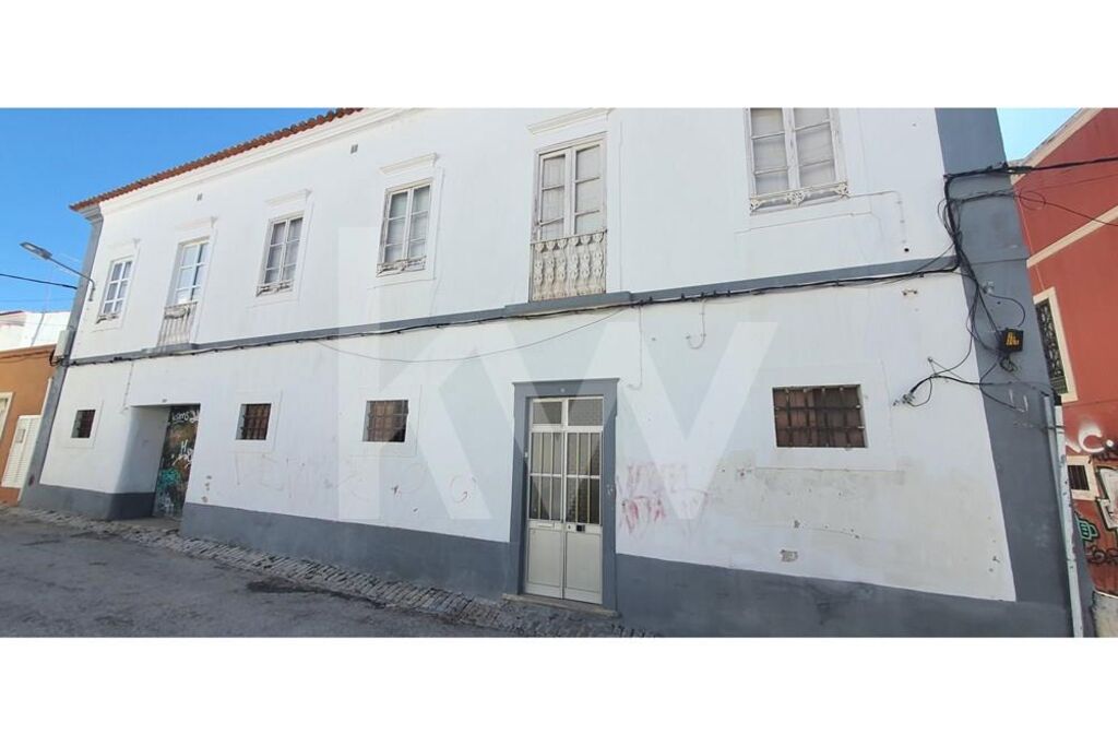 Edificio en Faro, Portugal 356 m² No. 77652