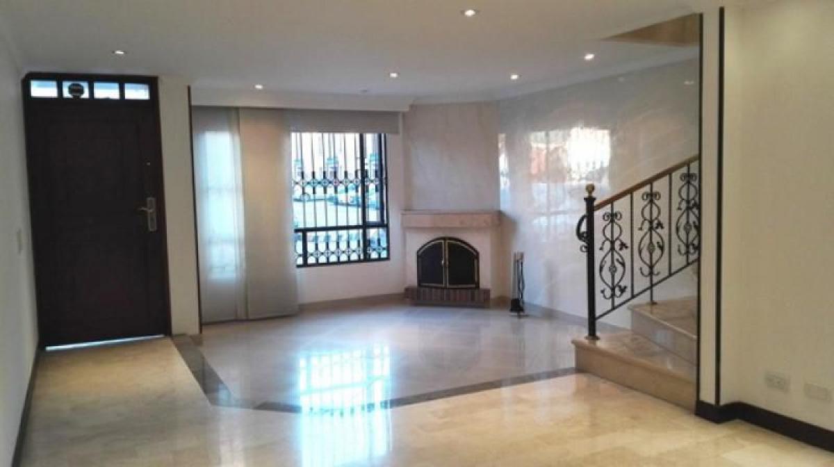 3 bedrooms House in Bogota, Colombia No. 12883