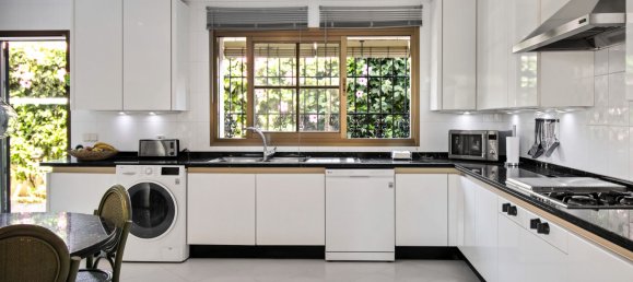 5 bedrooms House in Marbella, Spain No. 115009 18