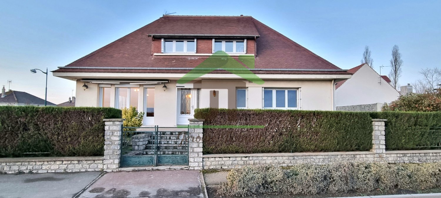 4 Schlafzimmer Haus in Patay, France, Nr. 76943