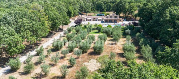 4 bedrooms House in Gualdo Cattaneo, Italy No. 127199 3