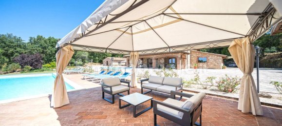 4 bedrooms House in Gualdo Cattaneo, Italy No. 127199 6