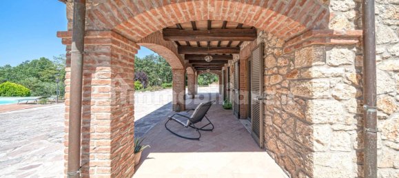 4 bedrooms House in Gualdo Cattaneo, Italy No. 127199 9