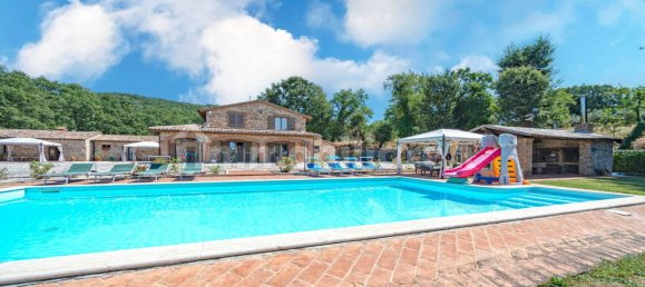 4 bedrooms House in Gualdo Cattaneo, Italy No. 127199 7