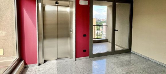 Квартира с 2 комнатами в Милан, Италия № 241361 3